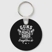 Guns Don't Kill People Dads With Pretty Daughters  キーホルダー (正面)
