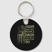 Guns Don't Kill People Dads With Pretty Daughters  キーホルダー (正面)