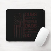 Guns Don't Kill People Dads With Pretty Daughters  マウスパッド (マウス)