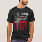 Guns Don't Kill People Dads With Pretty Daughters Tシャツ (正面)
