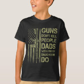 Guns Don't Kill People Dads With Pretty Daughters  Tシャツ (正面)