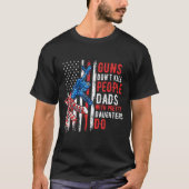 Guns Don't Kill People Dads With Pretty Daughters  Tシャツ (正面)