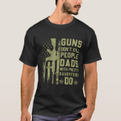 Guns Don't Kill People Dads With Pretty Daughters  Tシャツ (正面)