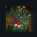 Gustav Klimt Flower Garden 缶バッジ<br><div class="desc">Button featuring Gustav Klimt’s oil painting Farm Garden with Sunflowers (1907). A beautiful garden of sunflowers and exquisite blue,  red,  purple,  pink,  and white flowers. A great gift for fans of Art Nouveau and Austrian art.</div>