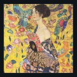 Gustav Klimt - Lady with Fan Reproduction Poster ポスター<br><div class="desc">Reproduction painting print depicting the artwork "Lady with Fan" by renowned Austrian symbolist painter Gustav Klimt ( 1862 - 1918). Poster features an elegant young Japanese woman in an endless gaze holding a fan. Surrounding her are flowers and colorful birds. Strong influences of gold, blue, and red are present. c....</div>