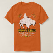Guy on a Buffalo _ Punch that Cougar in the Face Tシャツ (デザイン正面)