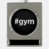 GYMハッシュタグ シルバープレートバナーオーナメント (正面)