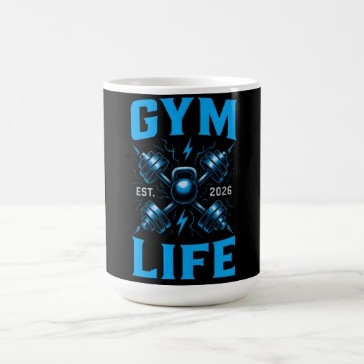 Gym Life Est. 2026 – New Chapter Fitness コーヒーマグカップ (中央)