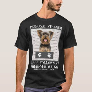H590おもしろい犬恋人ギフト個人ストーカーヨークシャーテリア Tシャツ