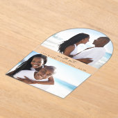 H モダン Duo写真Save the Date Arc アクリル招待状 (レイダウン)