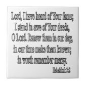 Habakkukの3:2の正方形 タイル (正面)