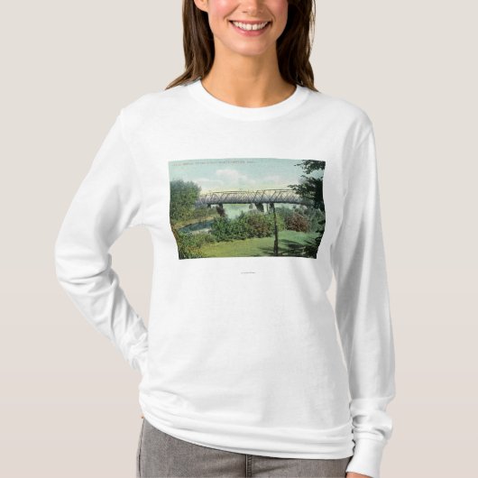 Hadley橋の橋通りの眺め Tシャツ (正面)