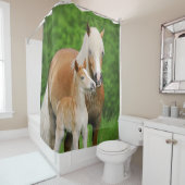 Haflingerの馬のかわいい子馬のキスのミイラの写真-たらい シャワーカーテン (インサイチュ)