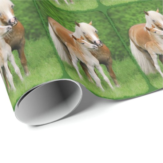 Haflingerの馬のかわいい子馬のキスのミイラの写真-ギフト ラッピングペーパー (ロールコーナー)