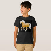 HaflingerのPalominoの子馬は暗いTシャツをからかいます Tシャツ (正面フル)