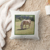 Haflinger Palomino Pony in Summer Pasture写真 クッション (ブランケット)
