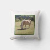Haflinger Palomino Pony in Summer Pasture写真 クッション (正面)