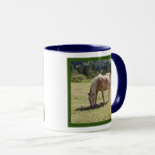 Haflinger Palomino Pony in Summer Pasture写真 マグカップ (正面右)