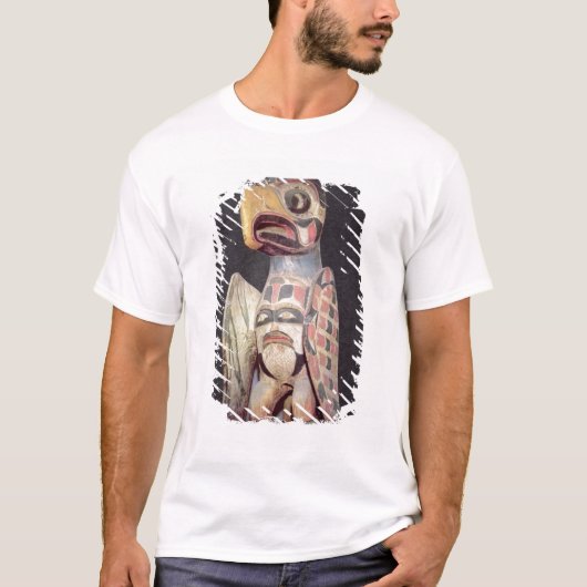 Haidaの「雷鳥」の彫像(色彩の鮮やかな木) Tシャツ (正面)