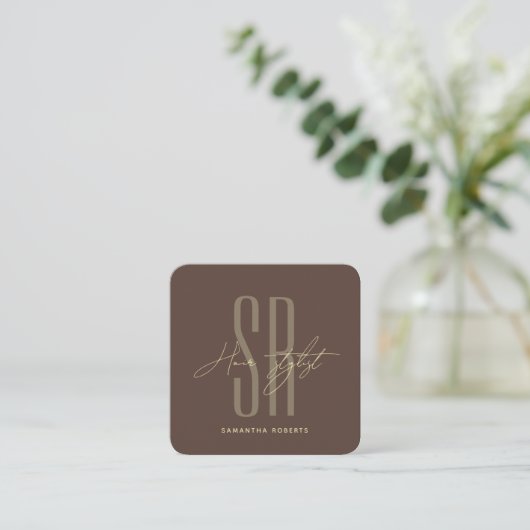Hair stylist modern brown monogram initials スクエア名刺 (スタンド正面)
