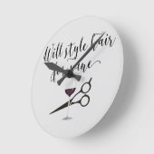 Hair Stylist Will Style Hair for Wine Wall ラウンド壁時計 (傾斜)