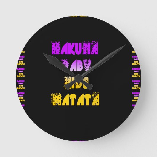 Hakuna紫色および黄色のMatataの赤ん坊はギフトaをからかいます ラウンド壁時計 (正面)