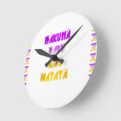 Hakuna美しい紫色および黄色のMatataのベビーはGをからかいます ラウンド壁時計 (傾斜)