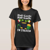 Half Gaelic Half Garlic I'm Italrish Funny St. Pat Tシャツ (正面)