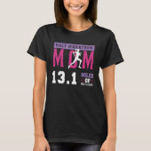 Half Marathon Mom 13 1 Miles Of Peafe & Quiet Moth Tシャツ (正面)