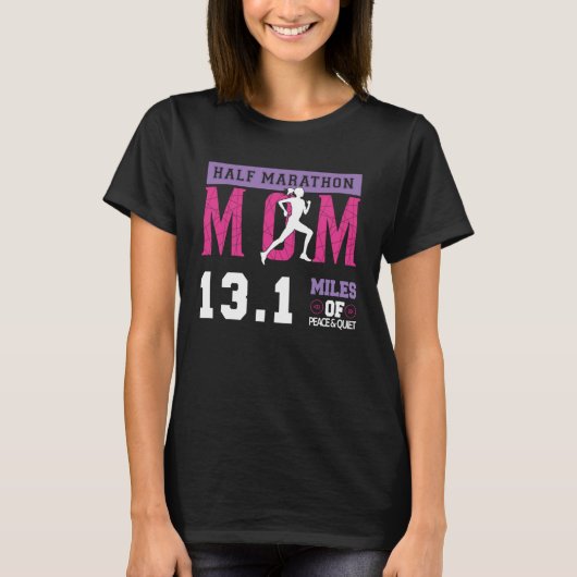 Half Marathon Mom 13 1 Miles Of Peafe & Quiet Moth Tシャツ (正面)