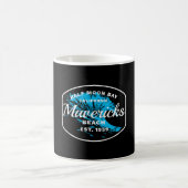 Half Moon Y Mavericks Beach Surfing Gift Travel  コーヒーマグカップ (中央)