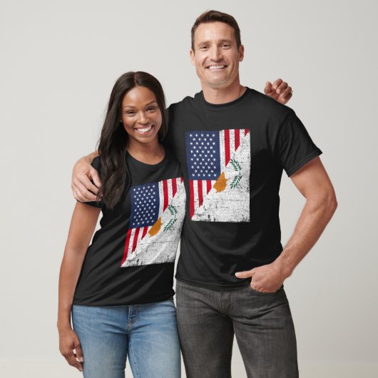 Half USA Flag Half Cyprus Flag American Cypriotic Tシャツ (ユニセックス)