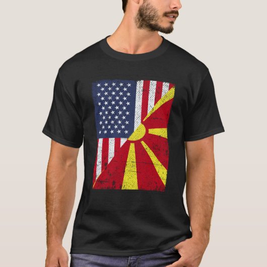 Half USA Flag Half Macedonia Flag American Macedon Tシャツ (正面)