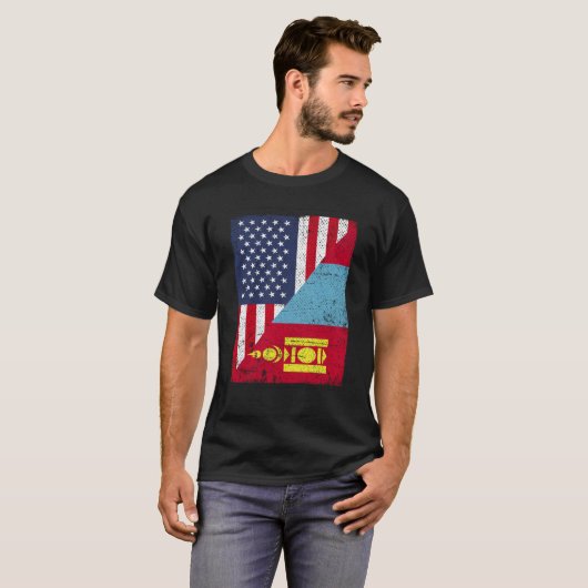 Half USA Flag Half Mongolia Flag American Mongolia Tシャツ (正面フル)