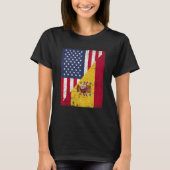 Half USA Flag Half Spain Flag American Spanish Tシャツ (正面)