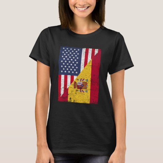 Half USA Flag Half Spain Flag American Spanish Tシャツ (正面)
