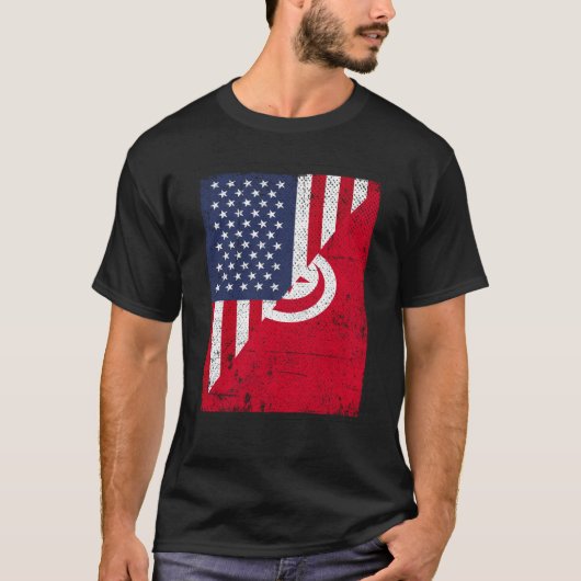 Half USA Flag Half Tunisia Flag American Tunisian Tシャツ (正面)