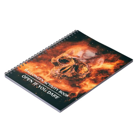 Halloween Activity Book. Flaming skull in space ノートブック (左側)
