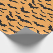 Halloween bats on orange background ラッピングペーパー (角)