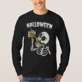 Halloween Beer Drinking Skeleton Tシャツ (正面)