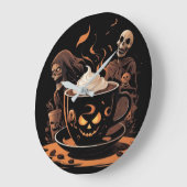 Halloween Coffee Art – Spooky Latte with Skeletons ラージ壁時計 (傾斜)