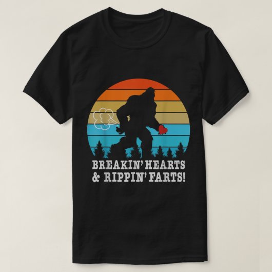 Halloween Costume Bigfoot Breaking Hearts and Ripp Tシャツ (デザイン正面)