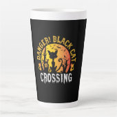 Halloween Gift | Danger Cat Crossing Birthday カフェラテマグ (正面)