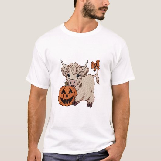 Halloween Highland Cow Pumpkin Tシャツ (正面)