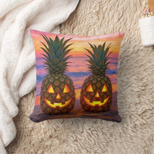 Halloween Pineapple Jack-o-lanterns On a Beach クッション (ブランケット)