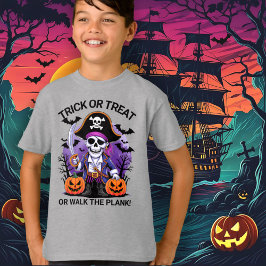 Halloween Pirate Trick or Treat or Walk the Plank Tシャツ