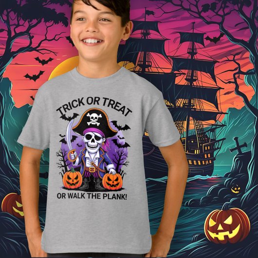 Halloween Pirate Trick or Treat or Walk the Plank Tシャツ