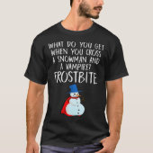 Halloween Pun Cross A Snowman and A Vampire Frostb Tシャツ (正面)