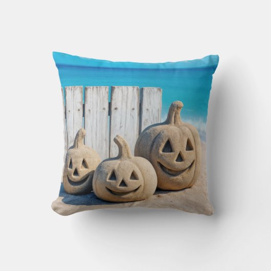 Halloween Seashore Sand Jack o' Lanterns  クッション (正面)