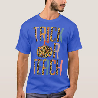 Halloween Teacher Gift Trick Or Teach Leopard Pump Tシャツ